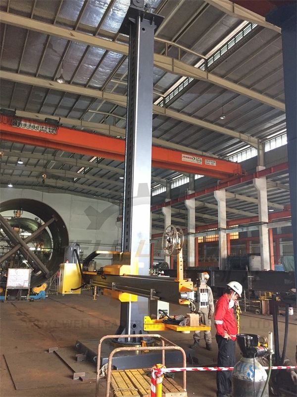 Welding Column Boom Manipulator For Metal Pipes Tanks Pressure Vessels , 6m Diameter